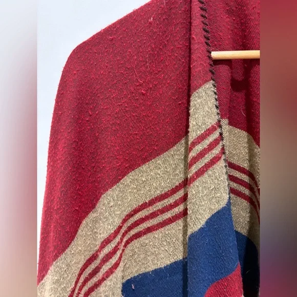 Poncho - Picture 3 of 5